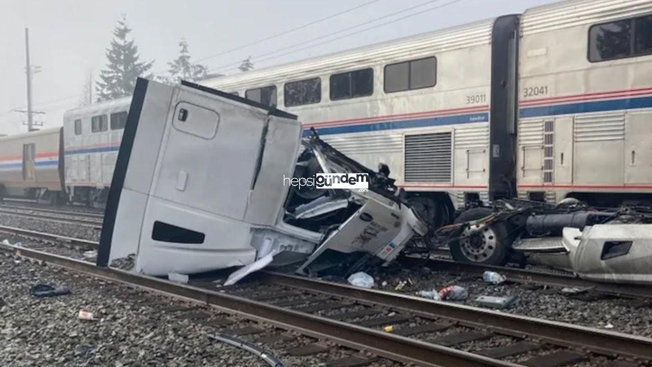 157 yolcunun bulunduğu tren yanlış istikamete giren tıra çarptı