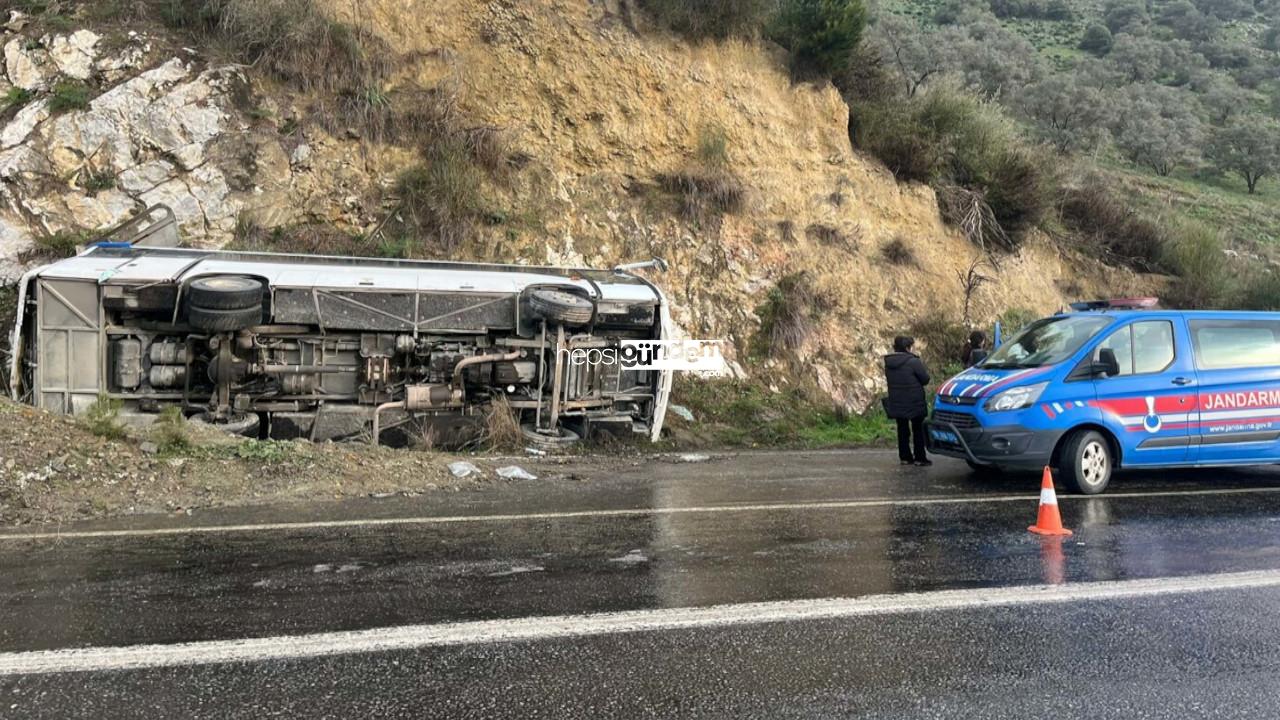 Aydın-İzmir kara yolunda tıp midibüsü kaza yaptı: 23 yaralı