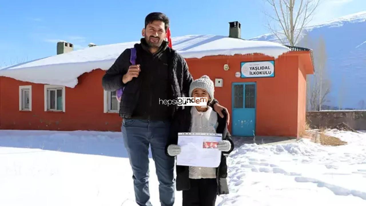 Bir okul, bir öğretmen, bir öğrenci: Karne ‘töreni’ yapıldı