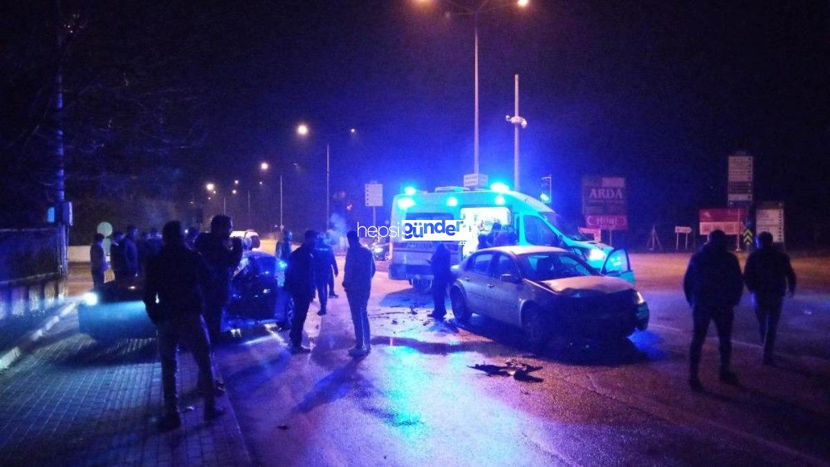 Bursa’da ambulansa yol vermek isteyen 2 araç çarpıştı: 4 kişi yaralandı