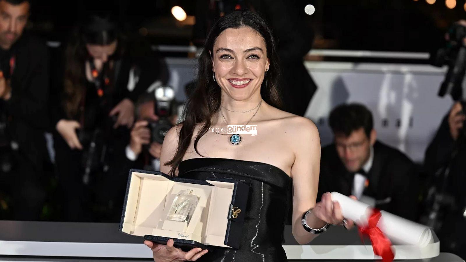 Cannes Kazanan Merve Dizdar Fransa’da Şövalye İlan Ediliyor!