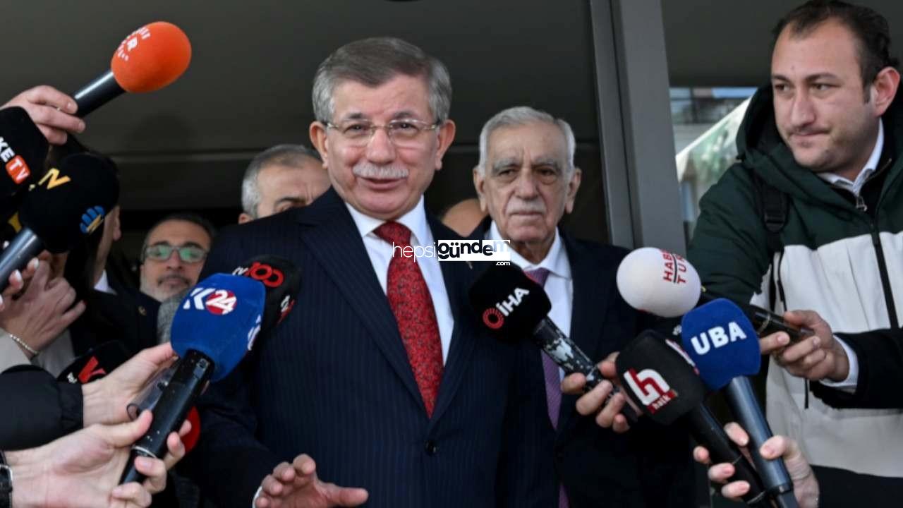 Davutoğlu: Tanju Özcan ve Mehmet Nuri Ersoy derhal istifa etmeli