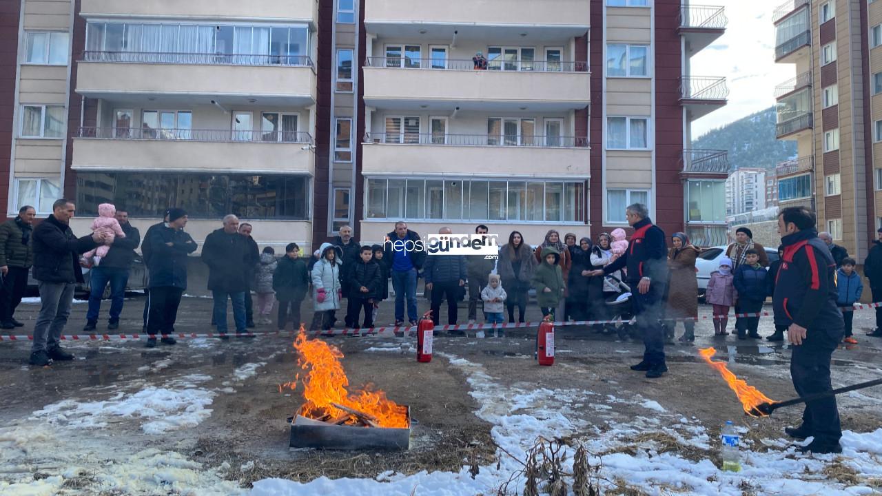 İtfaiyeden sitede yaşayanlara yangın tatbikatı