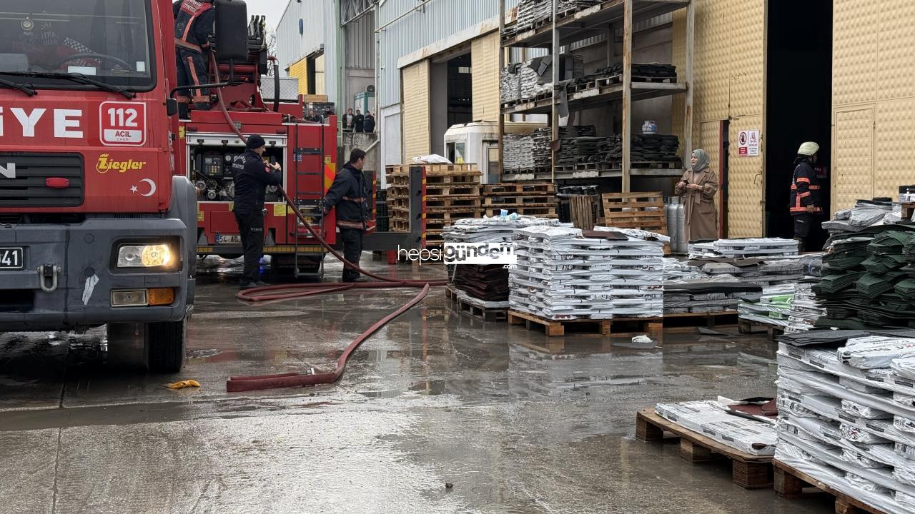 Sakarya’da yalıtım fabrikasında yangın çıktı: 2 emekçi yaralandı