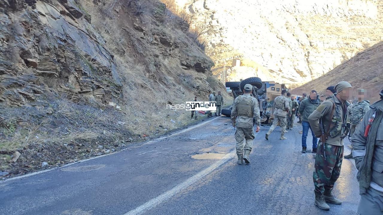 Şırnak’ta askeri araç buzlanma nedeniyle devrildi: 2 yaralı