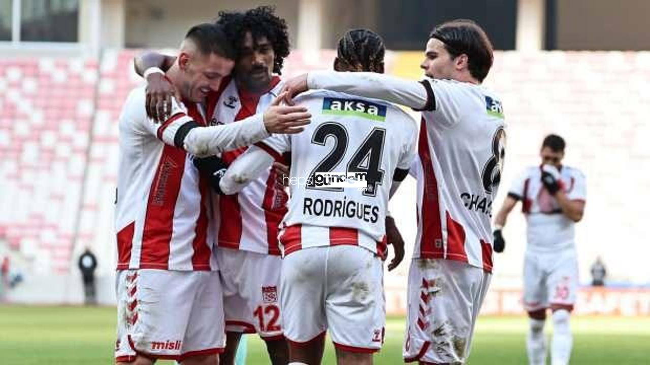 Sivasspor 8 haftalık 3 puan hasretini sonlandırdı