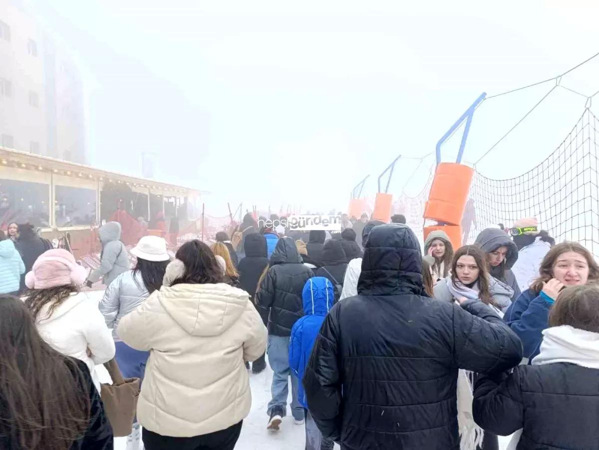 Uludağ’da Kar Kalınlığı 58 Santimetreye Ulaştı, Günübirlikçi Yoğunluğu Artıyor