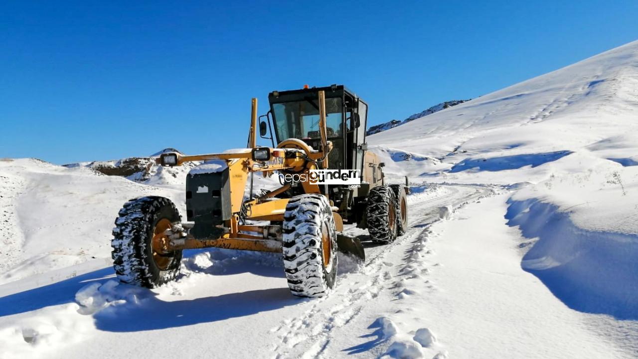 Van’da ağır kar: 209 yol ulaşıma yine açıldı