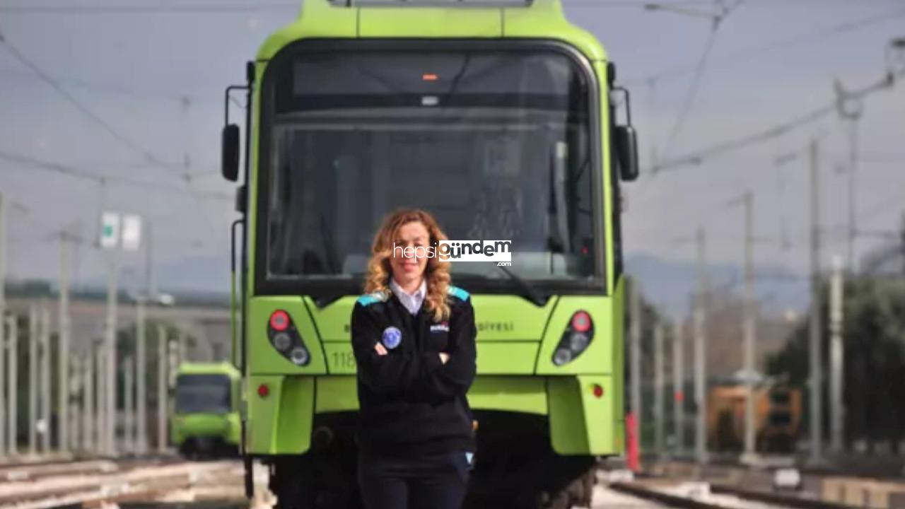 Yolcusu olduğu metronun şoför koltuğuna geçti