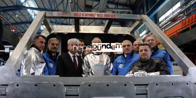 Bakan Uraloğlu, ilk yerli ve ulusal elektrikli tren setlerinin kaynağını yaptı