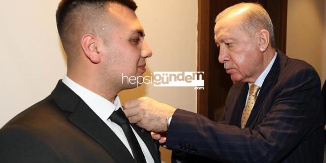 Cumhurbaşkanı Erdoğan, Burdurlu adaşına parti rozetini taktı