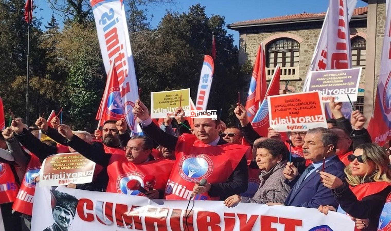 Eğitimcilerden teğmenlere takviye: Kılıçtan keskin kalemimizi kaldırıyoruz