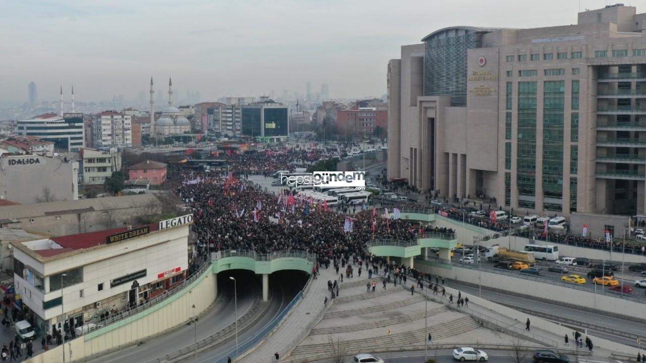 Ekrem İmamoğlu’na dayanak için Çağlayan’a gelenlere polis müdahalesi