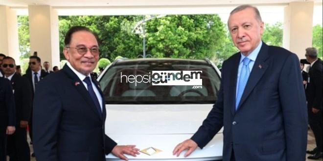 Erdoğan, Enver İbrahim’e TOGG ikram etti