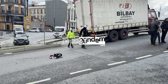 Feci kaza! Motokurye kamyonun altında kalarak can verdi