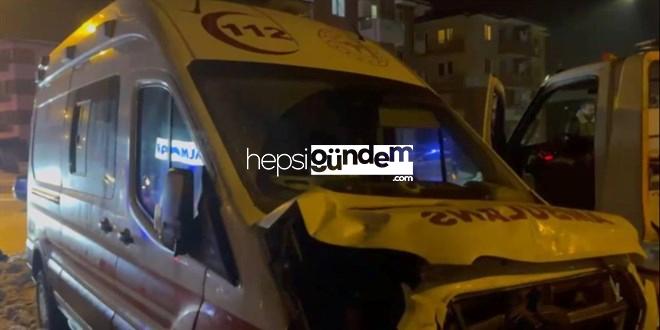 Hasta taşıyan ambulans arabayla çarpıştı, çok sayıda yaralı var