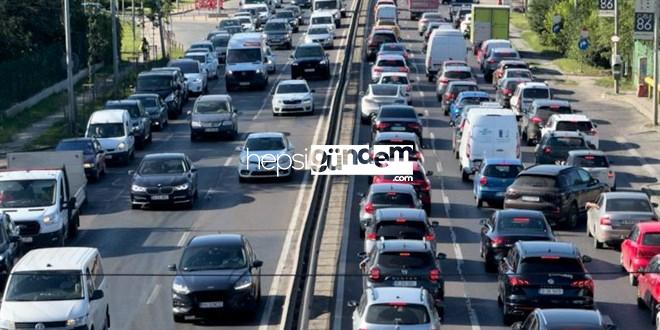 İstanbul trafiğinde kar yoğunluğu