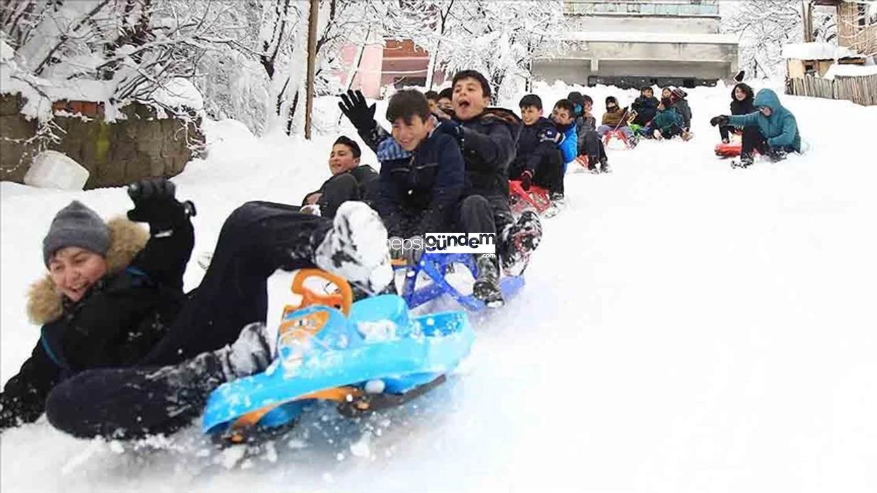 İstanbul’da kar yağışı nedeniyle okullar tatil edildi!