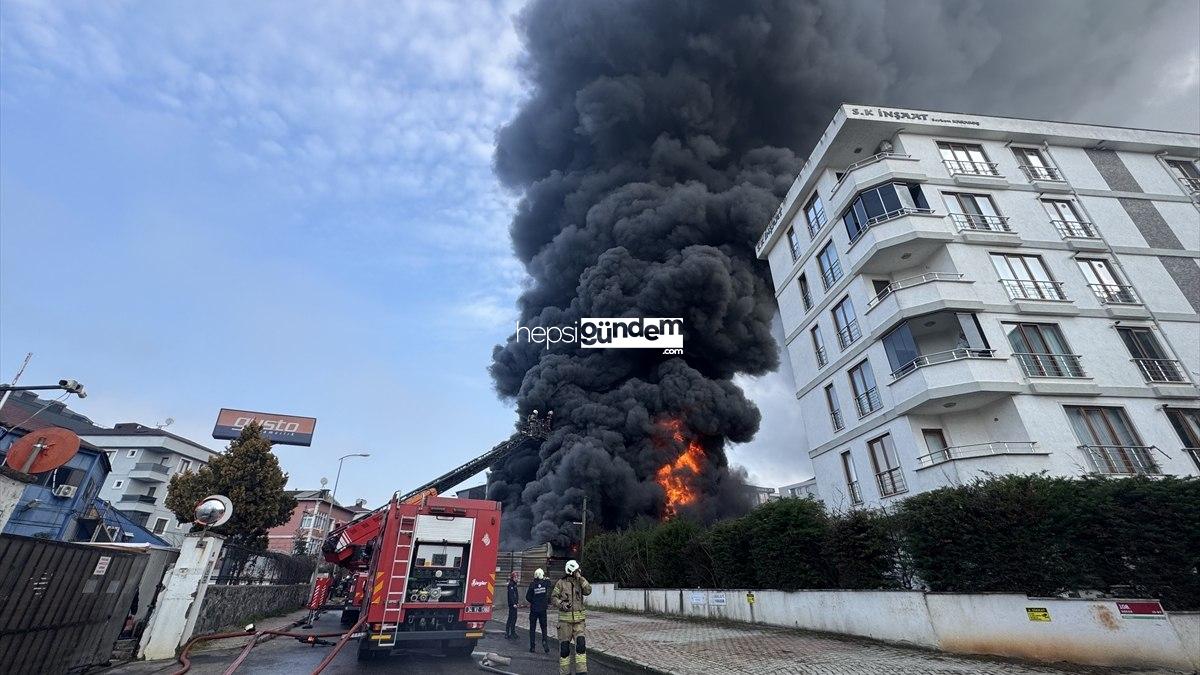 İstanbul’da lastik deposunda yangın