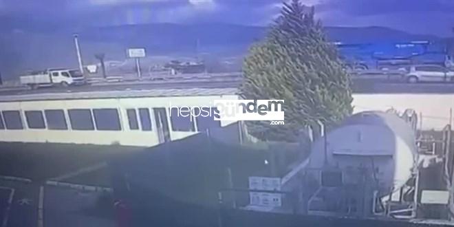 İzmir’de zincirleme trafik kazasında 1 kişi öldü, 1 kişi yaralandı