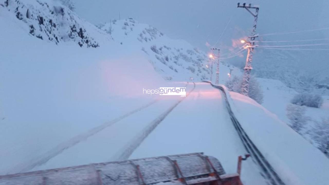 Şırnak’ta kar kalınlığı 2 metreye çıktı: Ulaşıma kapanan köy yolları açıldı