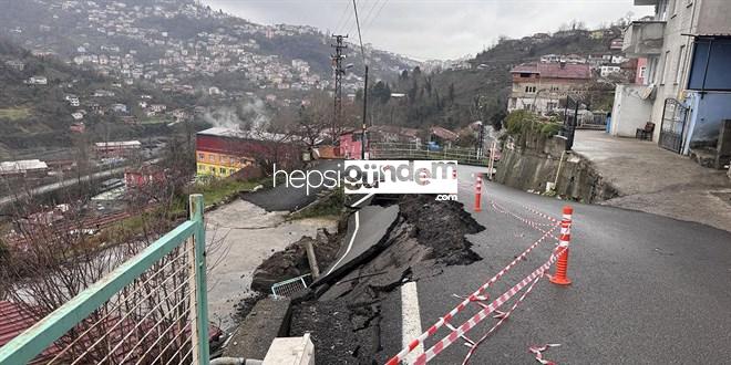 Zonguldak’ta heyelan sebebiyle yol çöktü