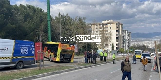 Belediye Otobüsü ve Araba Çarpıştı: 9 Yaralı