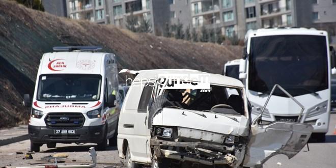 Gaziantep’te araba ile hafif ticari aracın çarpıştığı kazada 1 kişi öldü