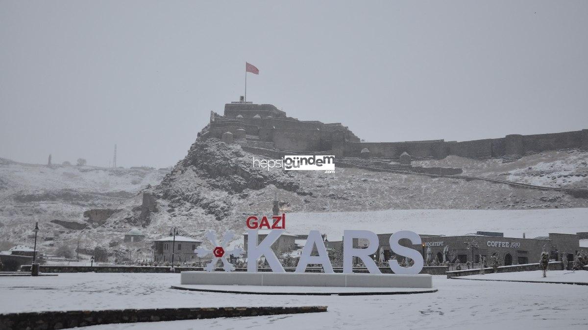 Kars beyaz örtüyle kaplandı