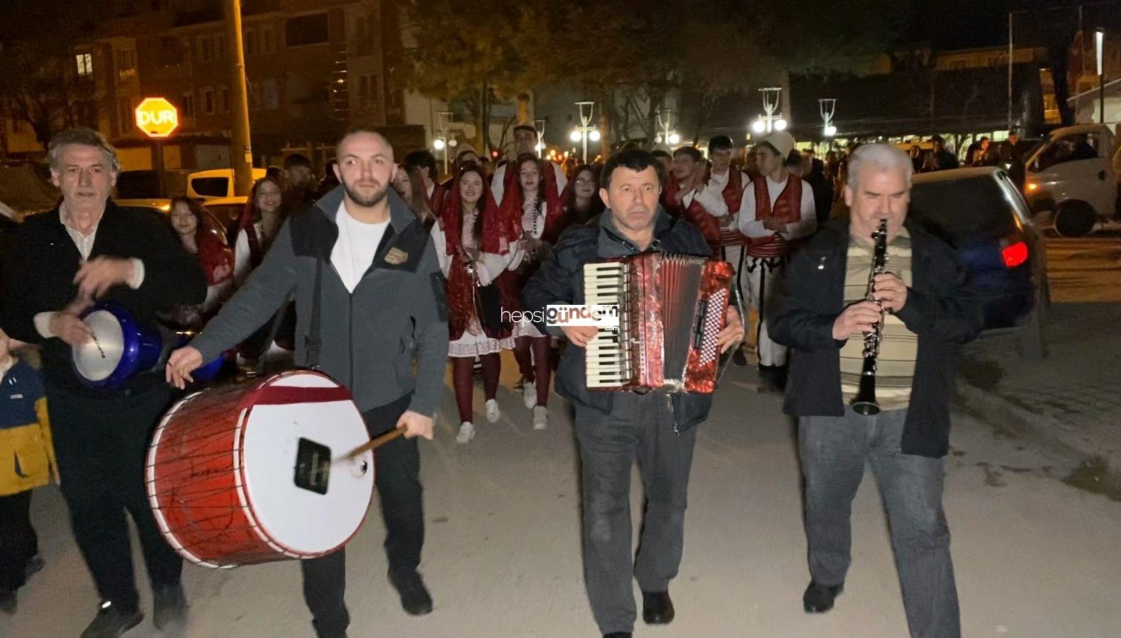 Rumeli ezgileriyle sahur: Sokak sokak dolaştılar