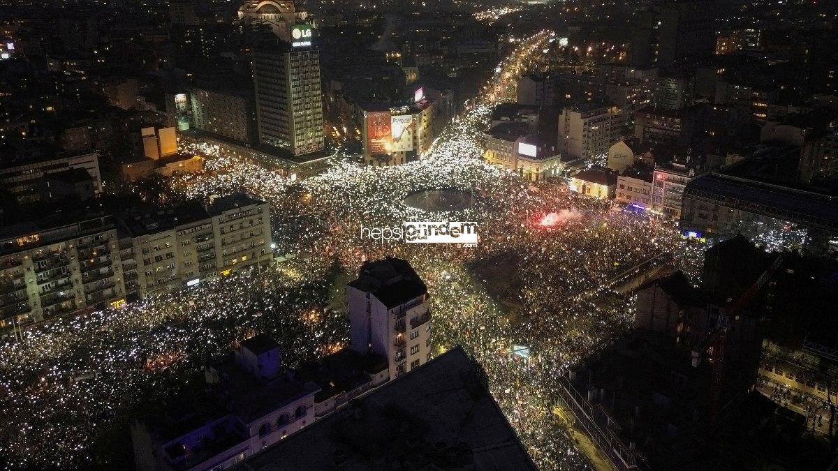 Sırbistan’da “ülke tarihinin en kalabalık protestosu”