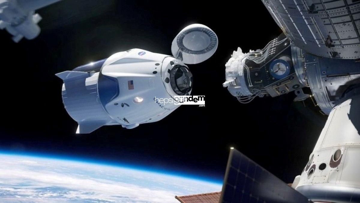 Tarihi kurtarma misyonu başladı: SpaceX roketi ISS’ye yanaştı