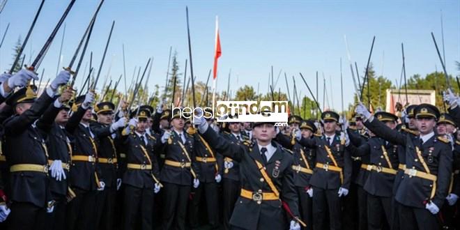 Teğmenlerin kılıçlı yemini sonrası ikinci istifa